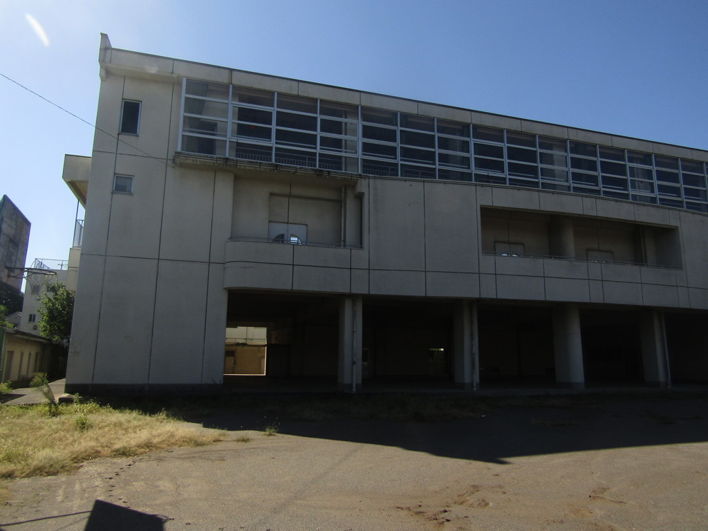 旧板橋区立向原中学校