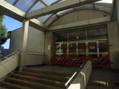 旧板橋区立向原中学校