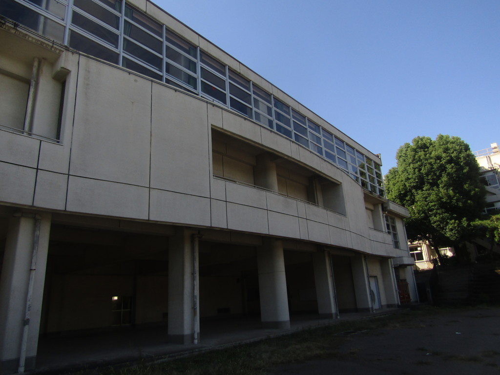 旧板橋区立向原中学校