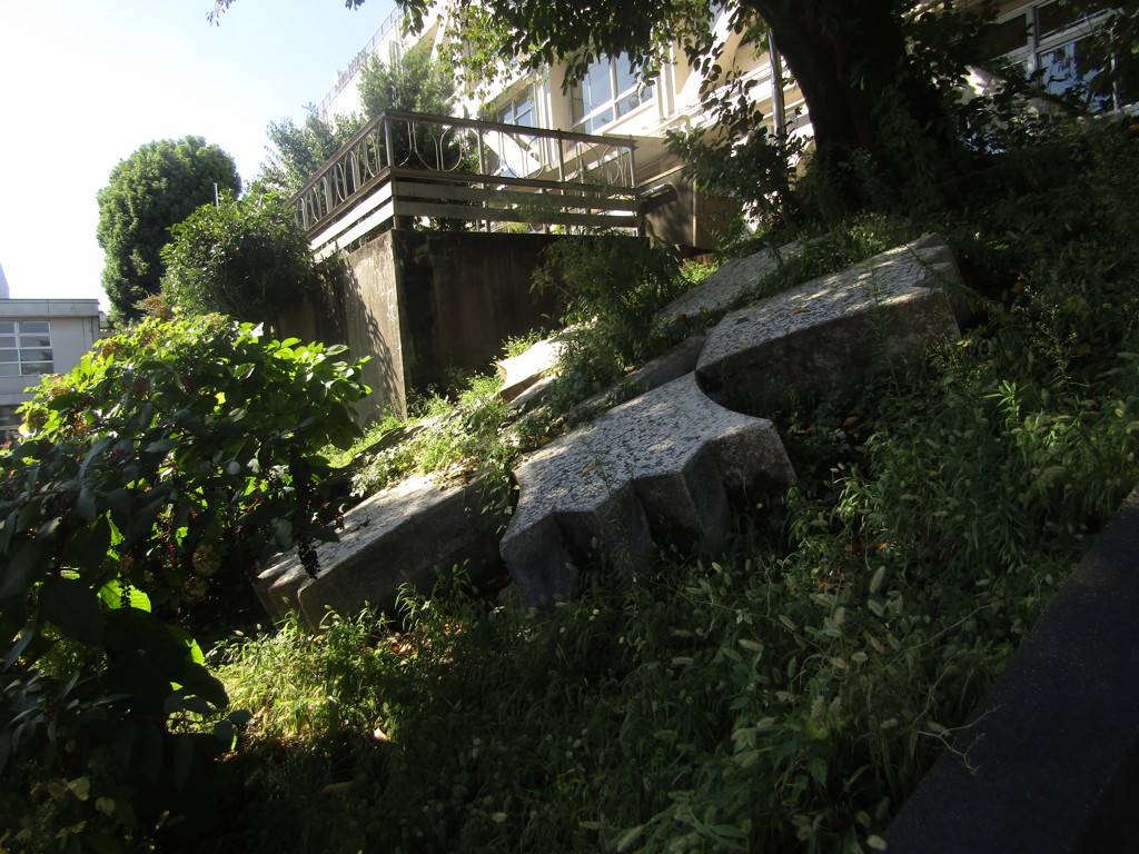 旧板橋区立向原中学校