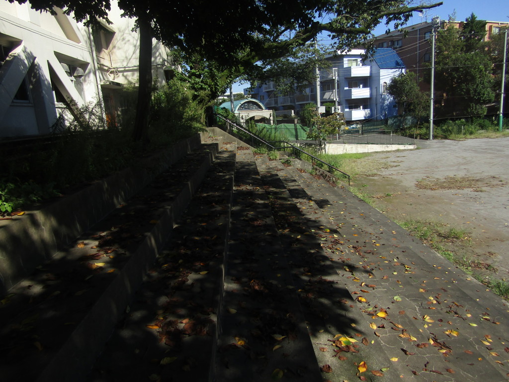 旧板橋区立向原中学校