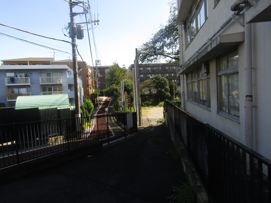 旧板橋区立向原中学校