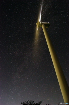 夜空の風車