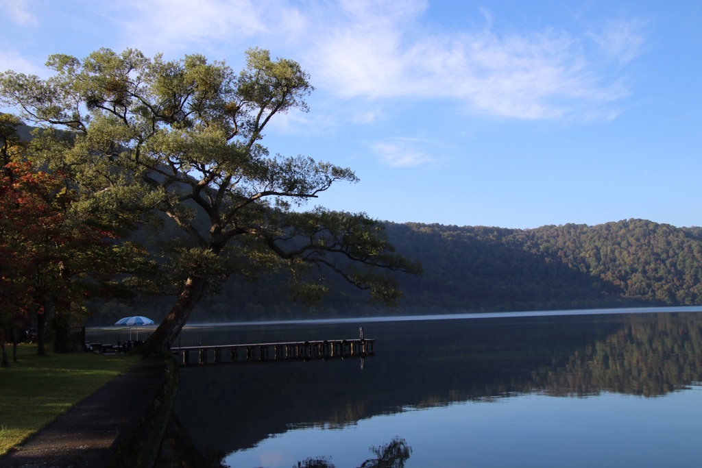朝の十和田湖