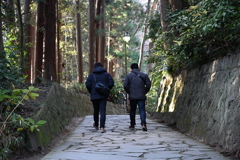 歩く人