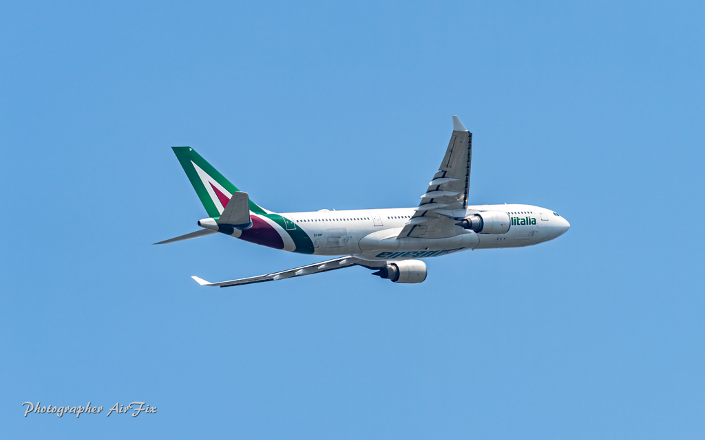 Alitalia Airbus A330 in NRT さくらの丘