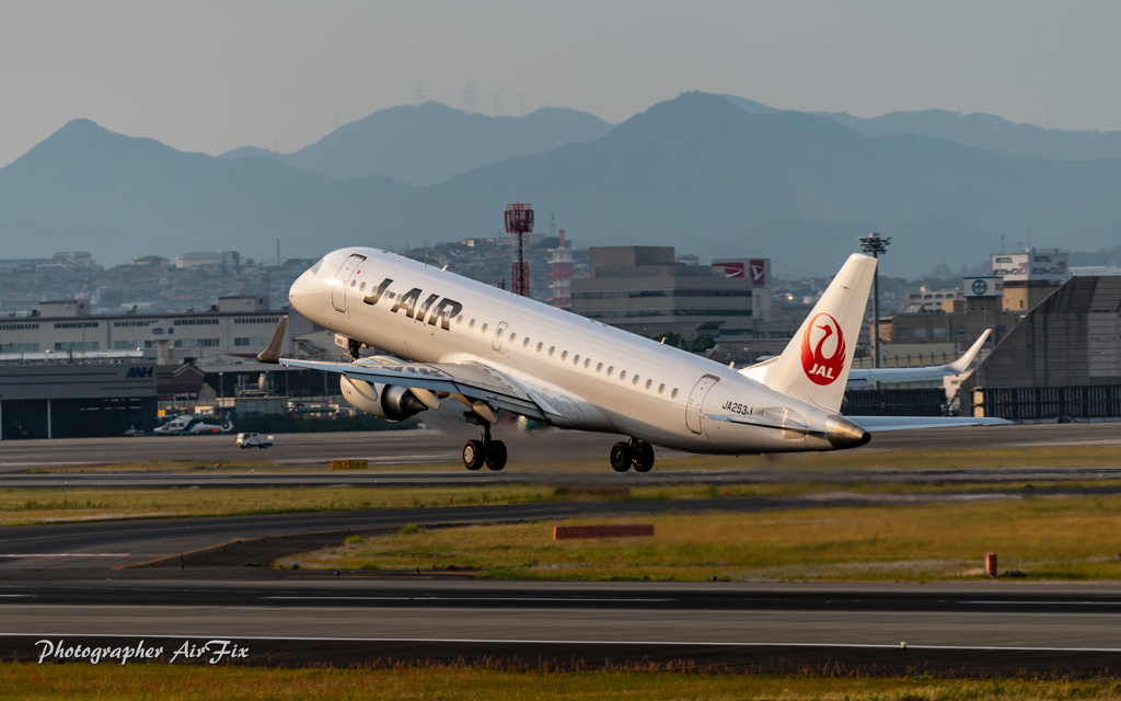 Embraer ERJ-190-100 Take-off