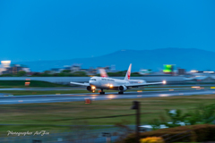 JAL JA622J Touch-down