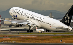 ITM ANA Boeing 767-381-ER