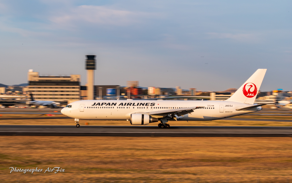JAL B767 JA613J
