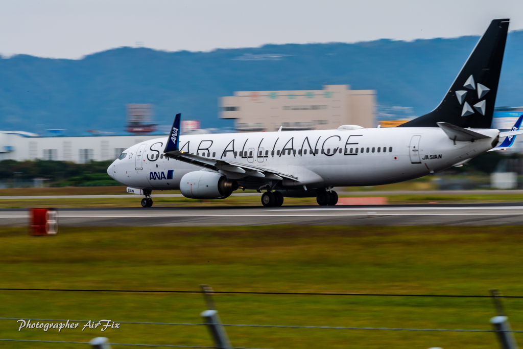 ANA Boeing 737-881