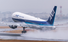 Itami Airport of rain JA611A