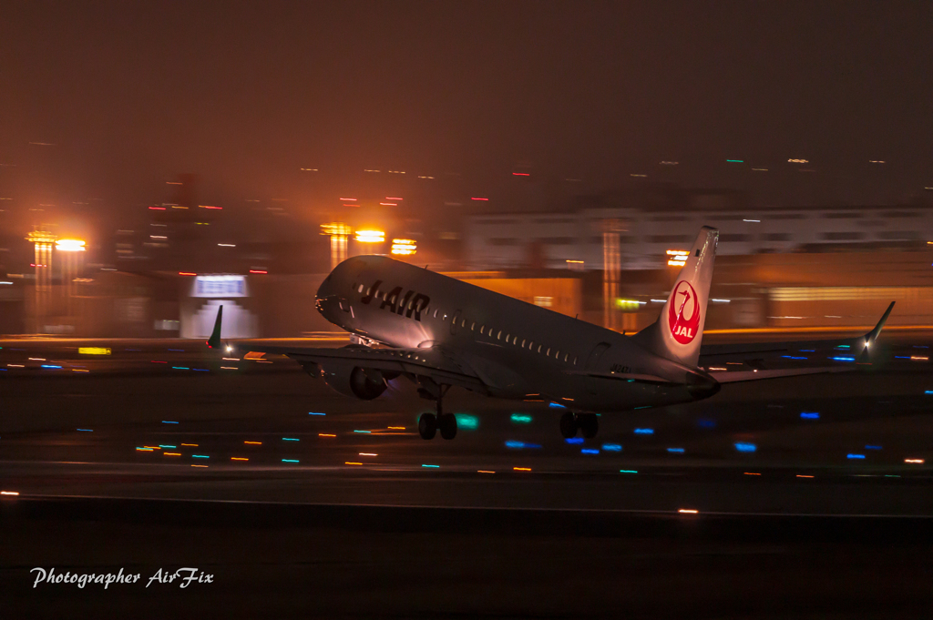 ダーク J-AIR JA247J