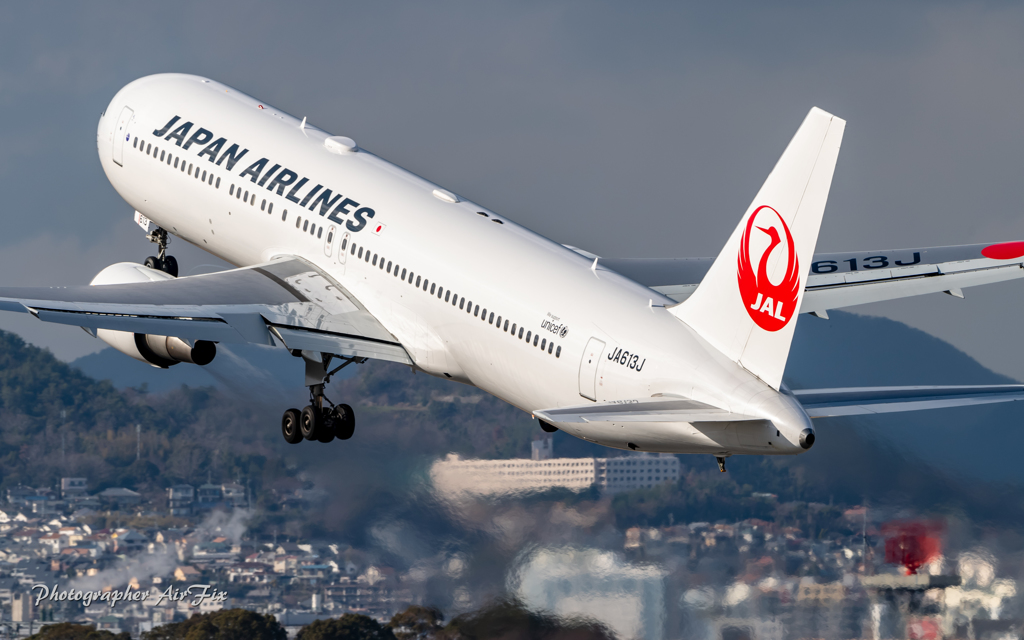 JAL JA613J Take-off