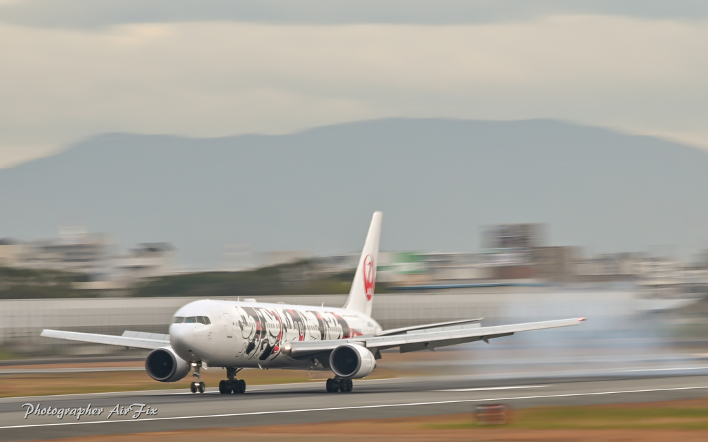 ITM JAL Boeing 767-346-ER JA602J