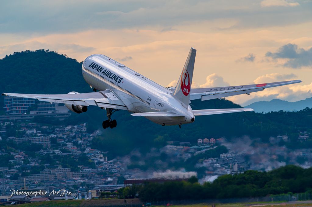 JAL JA614J