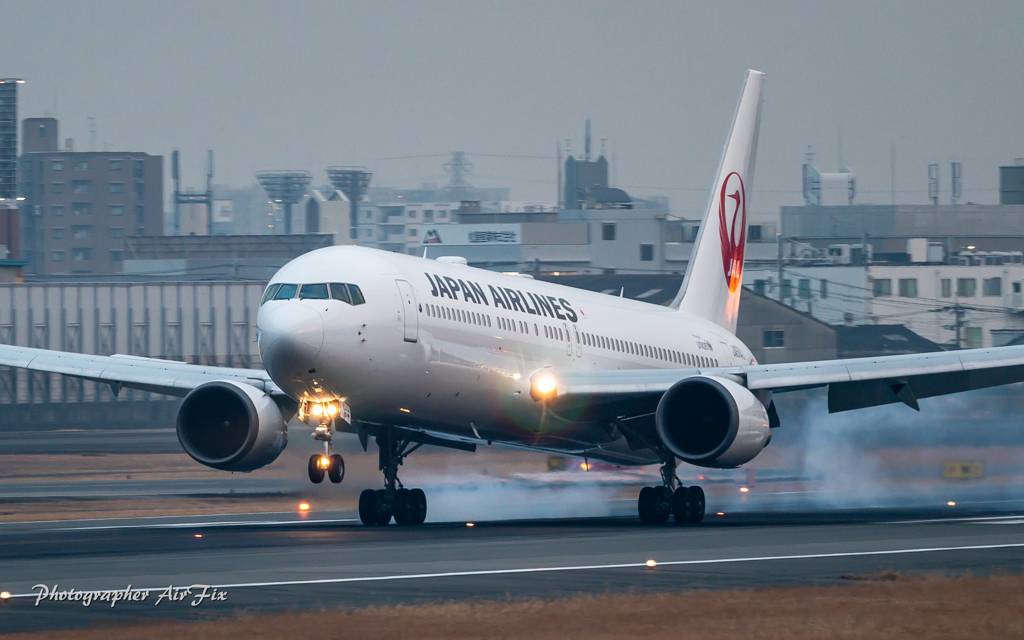 JAL JA614J arrival