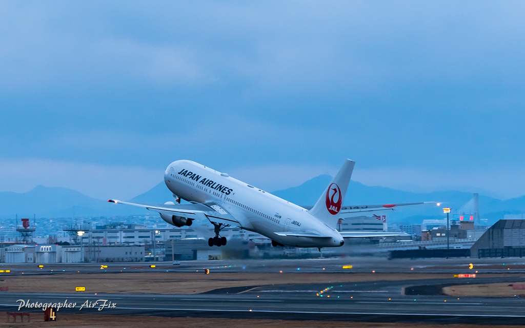 JAL JA614J