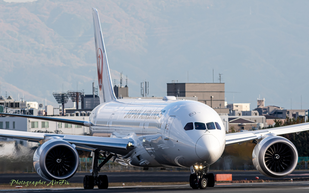 JAL B8