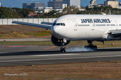 Nose gear smoke JA945J