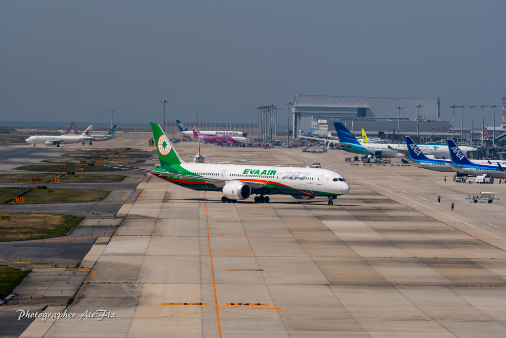 EVA AIR Boeing 787-9 B17882