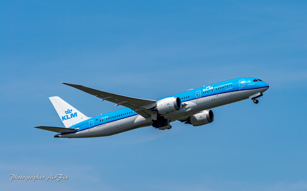 NRT KLM B8