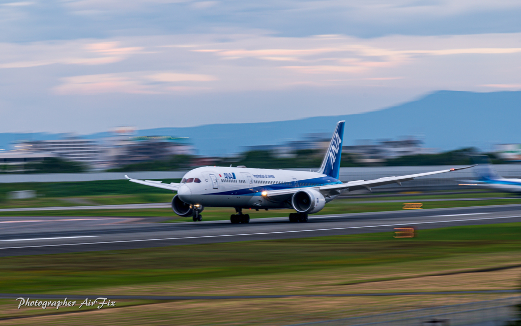 panning shot of a JA833A