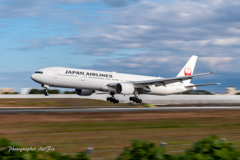 B777 Touch-down