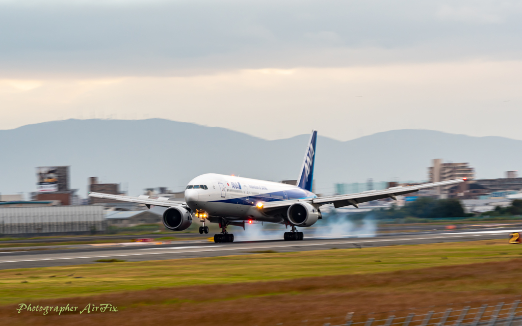 ANA JA704A touch down Panning