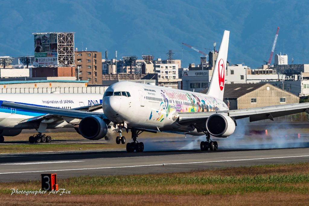 JAL B767 JA612J