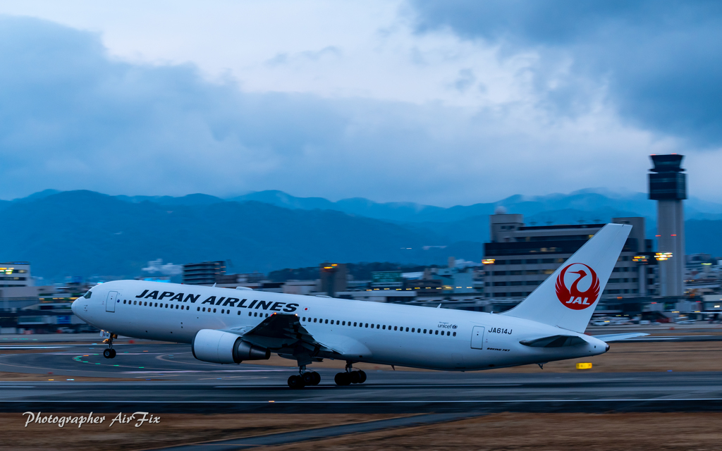 Departure JAL JA614J