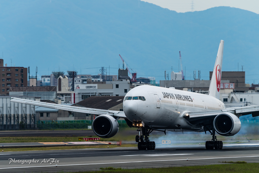 JAL B777