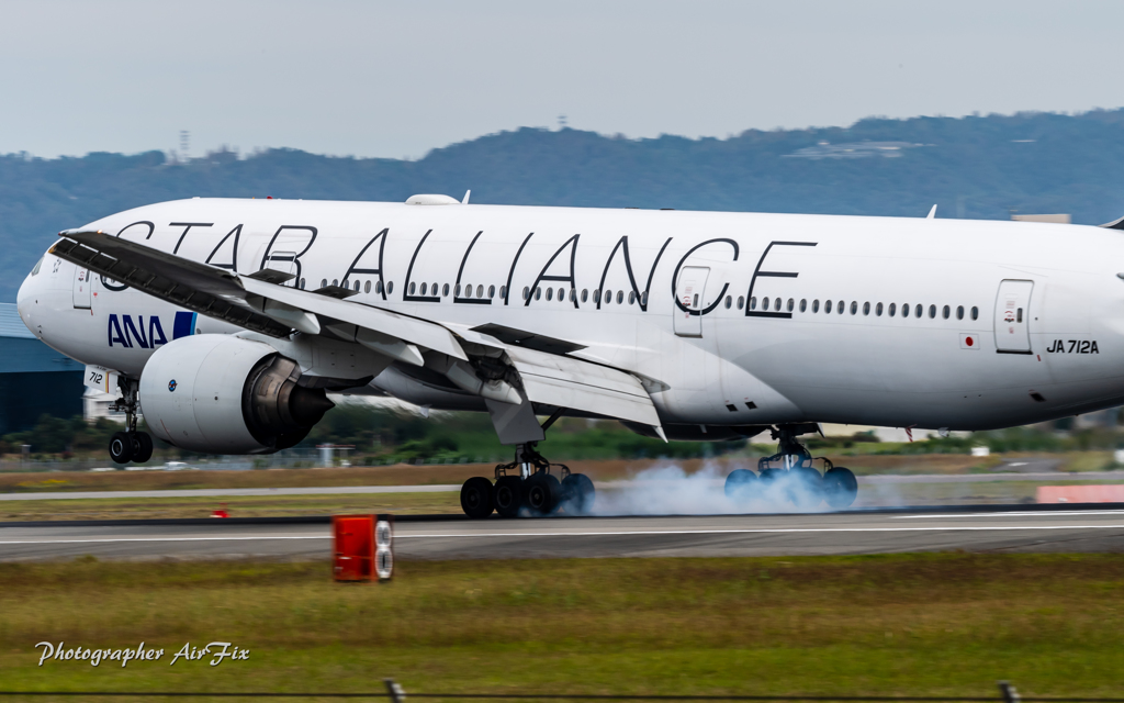 ANA Boeing 777-281 JA712A