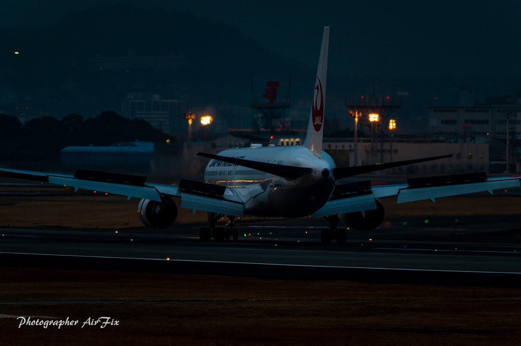 ダーク JAL JA614J