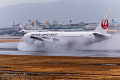 Itami Airport of rain JA623J