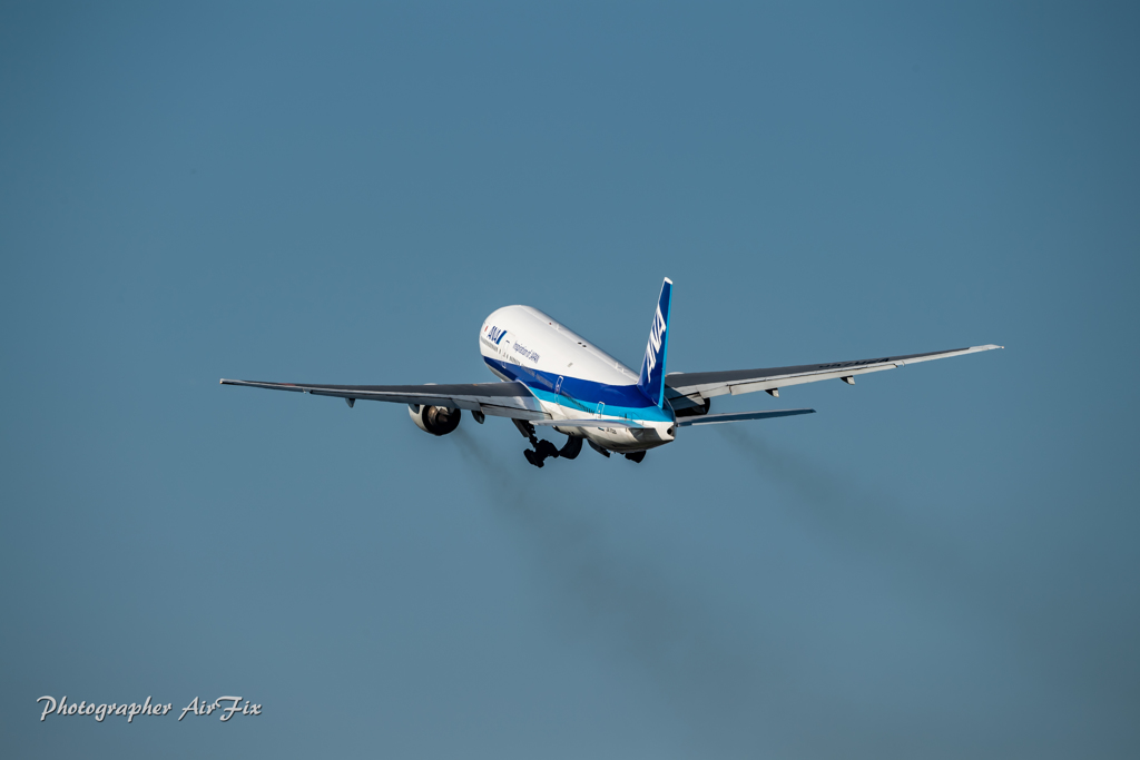 ANA Boeing 777-281 JA702A