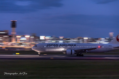 Panning the landing JA614J