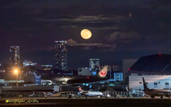 Airport moon 2