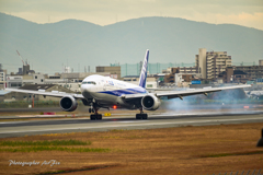 ITM ANA Boeing 777-281-ER