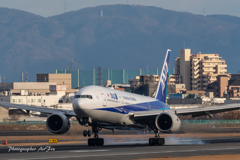 ANA JA714A Touch-down