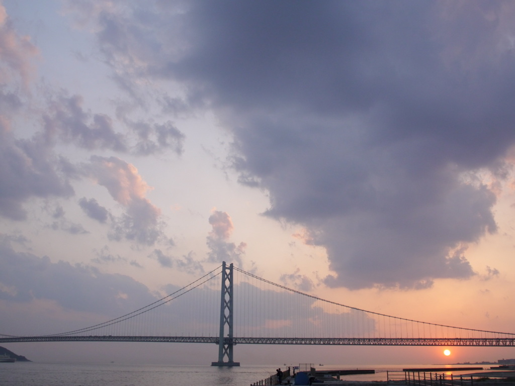 明石海峡に沈む夕日