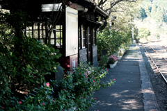 小さな駅の待合室