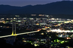 橋と町の夜景