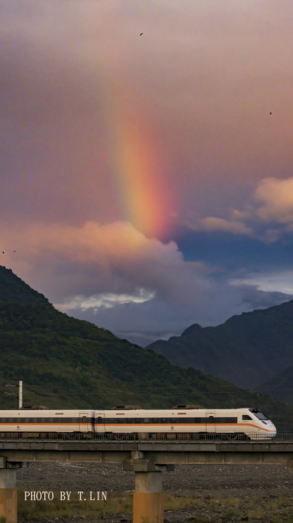 朝の虹とタロコ号