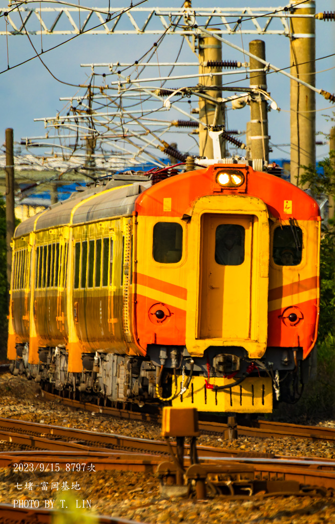 英国の貴婦人、初代自強号のEMU100型電車の回送②