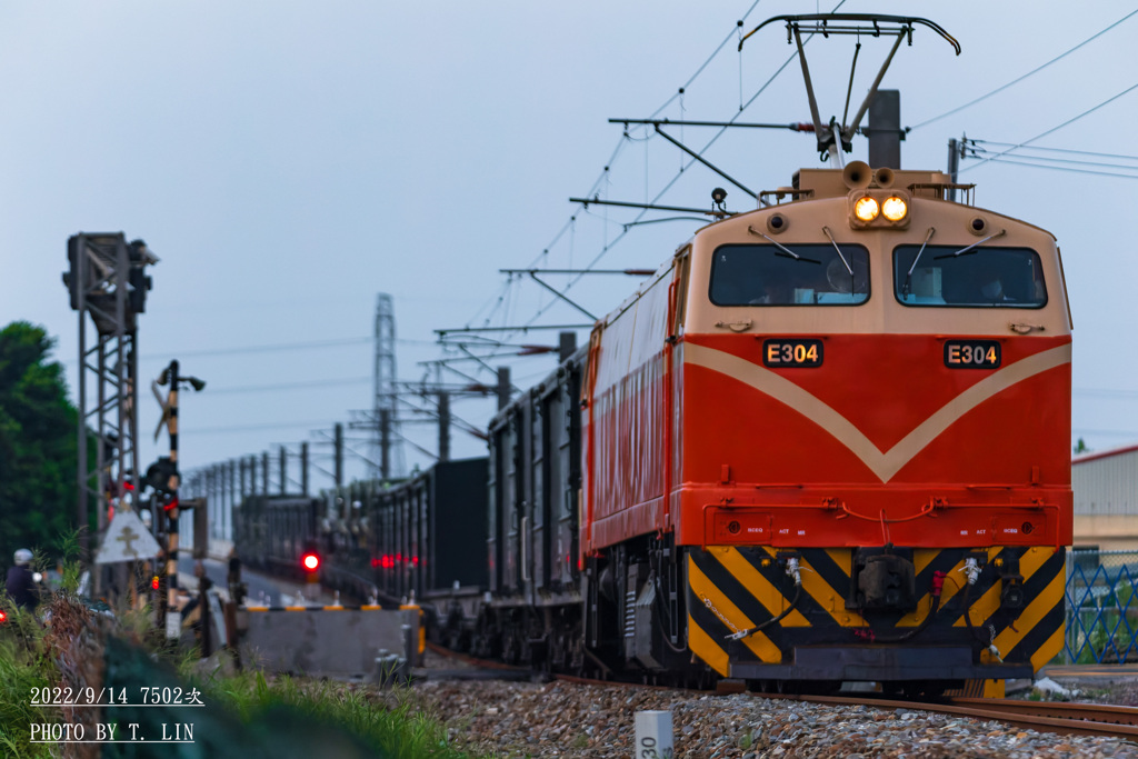 朝の貨物列車。