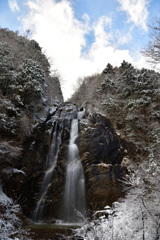 春雪の瀑布