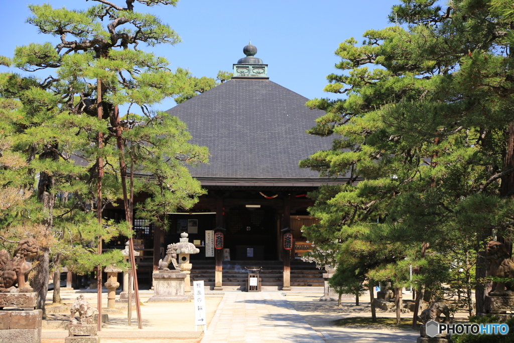 早朝のお寺
