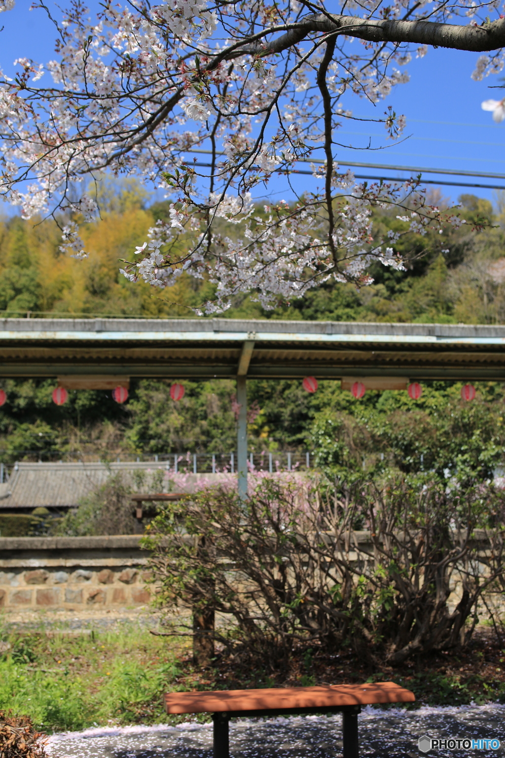 駅と椅子