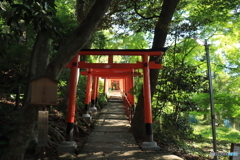 神社への道